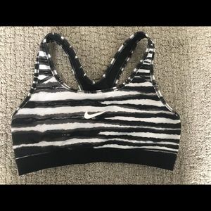 Nike Women’s DRI-FIT sports bra - black/white